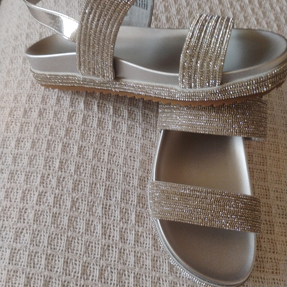 Kenneth Cole Reaction-Debra Silver Crystal Beaded Sandals. Size 6.5 M.New In Box